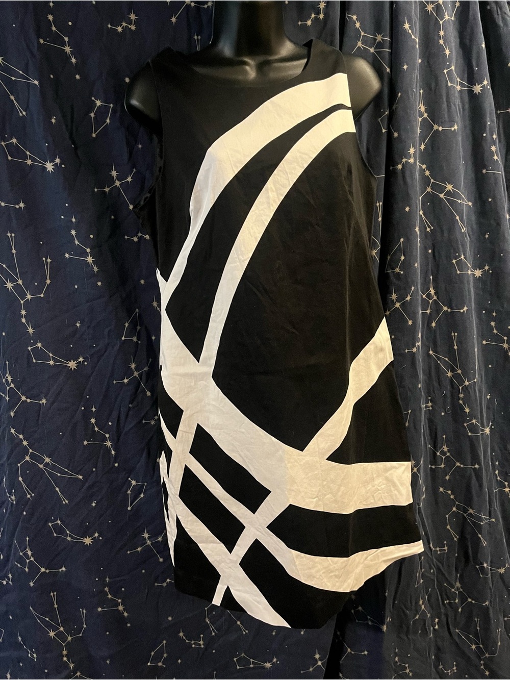 cleo Black & White Abstract Sleeveless Shift Dress